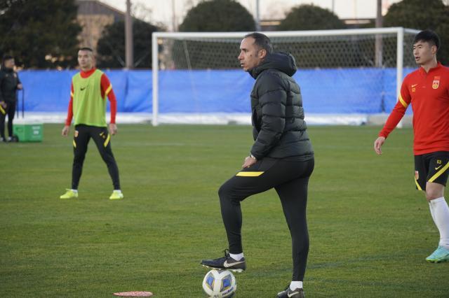 v站-佩普会师国足初体验：有动力有责任 早就认识武磊