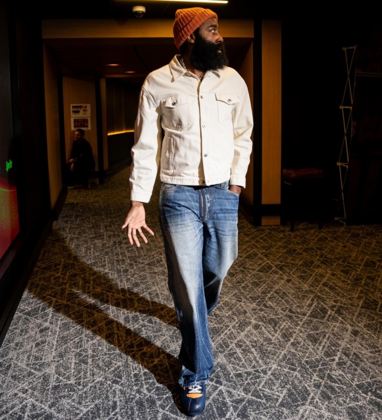 自转会骑士以来8胜1负！哈登晒近照：🗣️MOP 最杰出球员