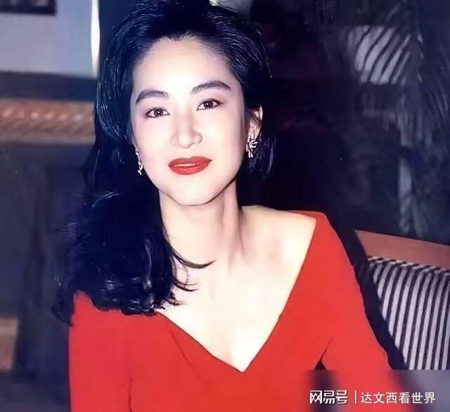 林青霞亲口爆料：当年我全裸给他看，他却吓得扭头就跑！